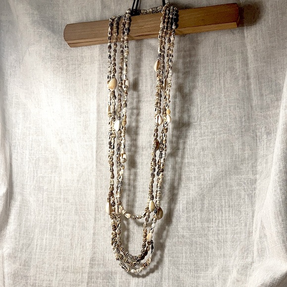 Vintage 4 Strand Sea Shell Necklace - Picture 4 of 7